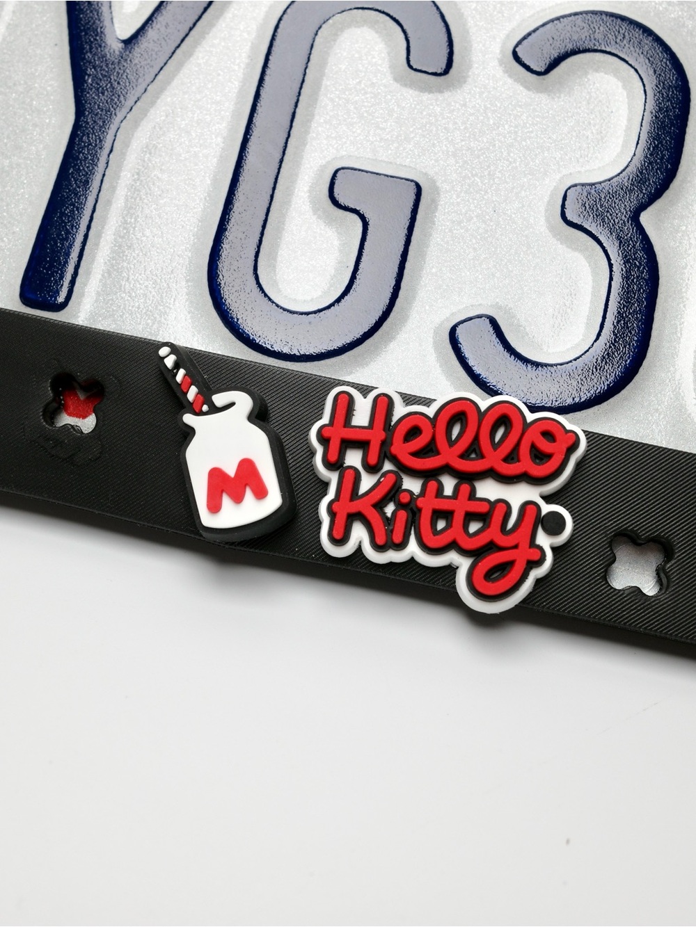 Hello Kitty License Plate Frame - Picture 2 of 6